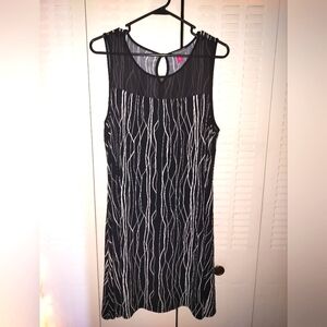 Black and white slimming dress by Vince Camuto size XL